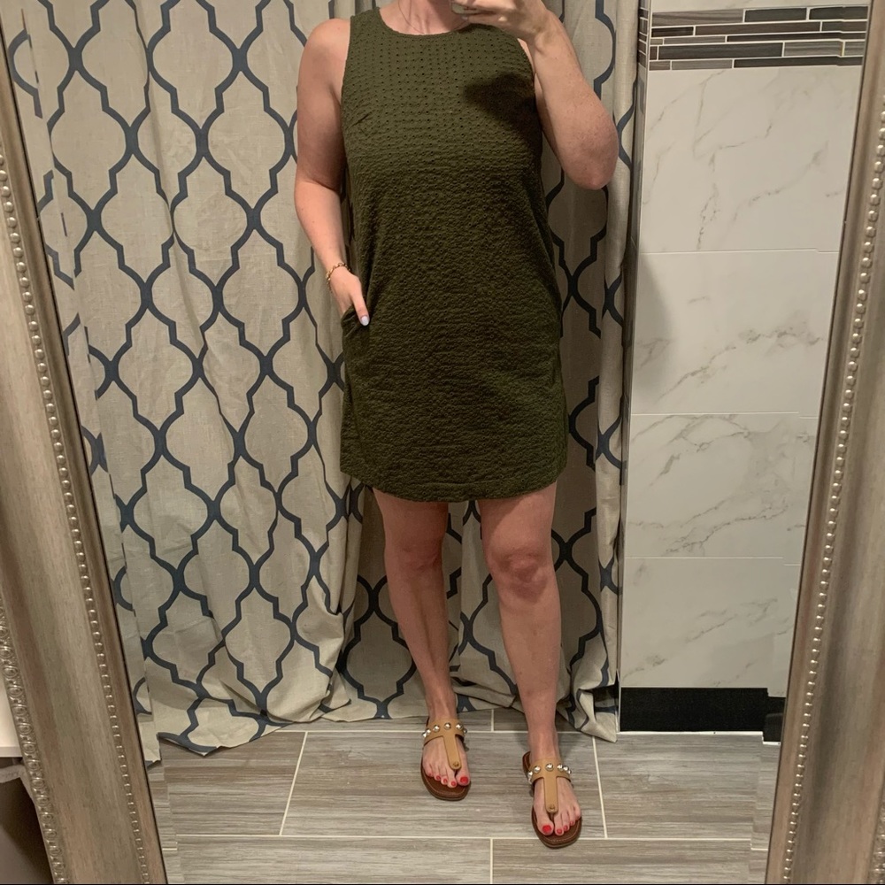 🌟MUST GO🌟 Banana republic tie waist eyelet dress